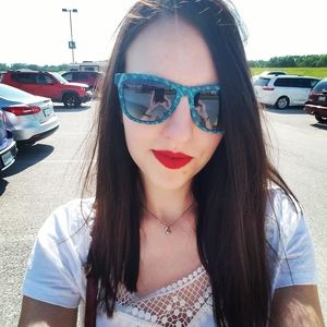 Meet your Posher, Elena